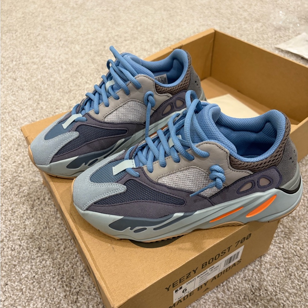 Yeezy Boost 700 Carbon Blue